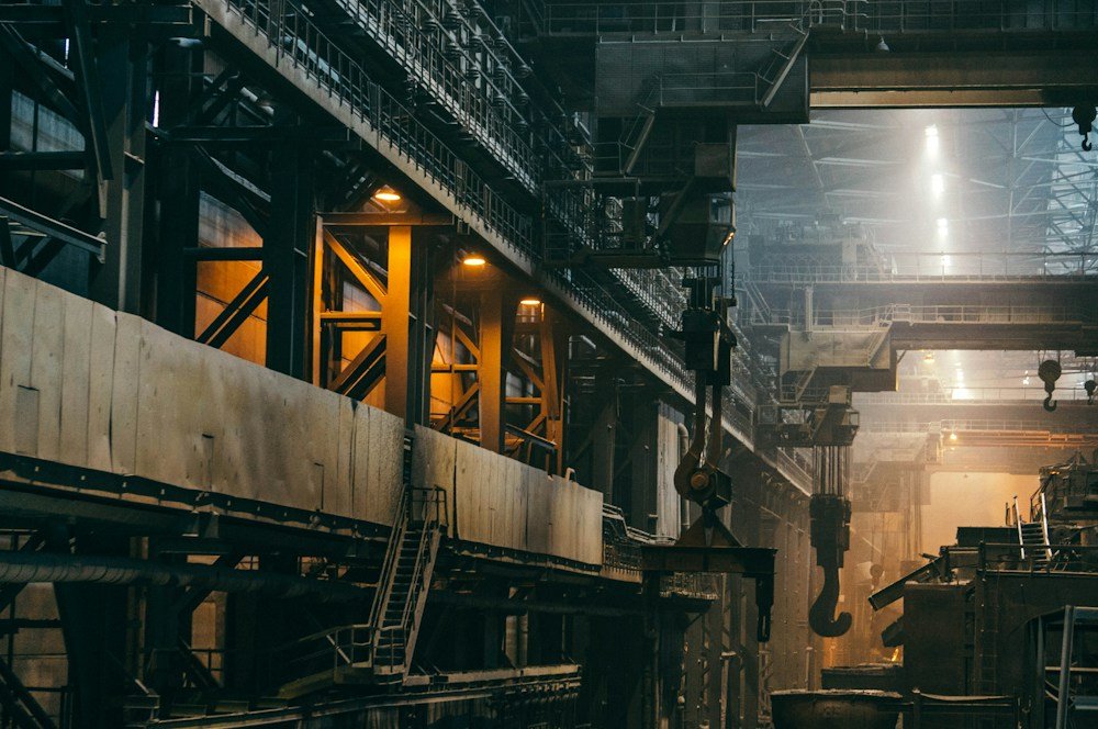 Steel structure and overhead cranes inside a manufacturing facility